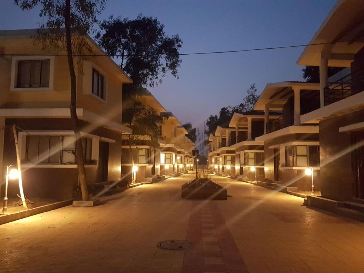 Panthashala Santiniketan Hotel Sri Niketan Exterior photo